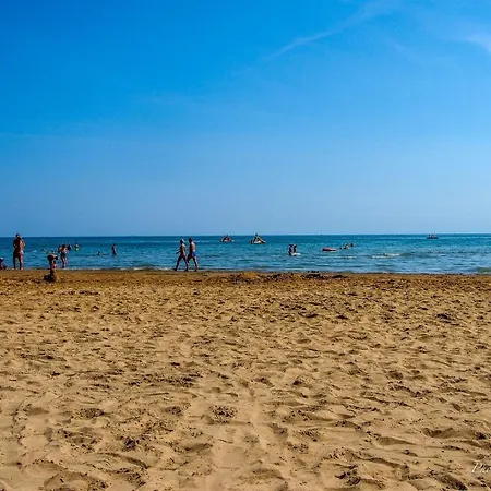 Appartamento Stunning Big Pool, Tennis, Volleyball, Ping Pong Bibione