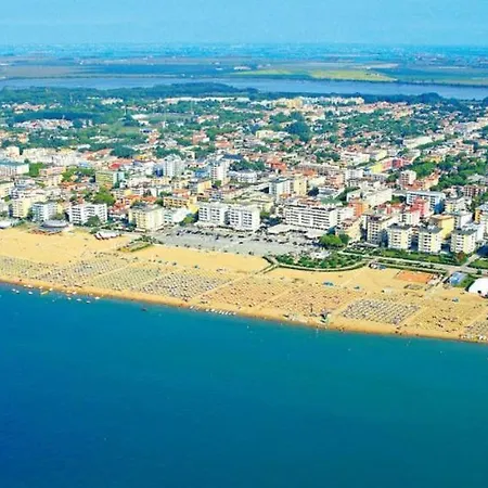 Appartamento Stunning Big Pool, Tennis, Volleyball, Ping Pong Bibione